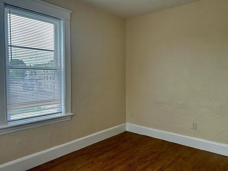 107-109 Birch St #2 — Photo 7