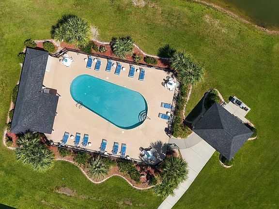 4th image of 2060 Cross Gate Blvd. #303