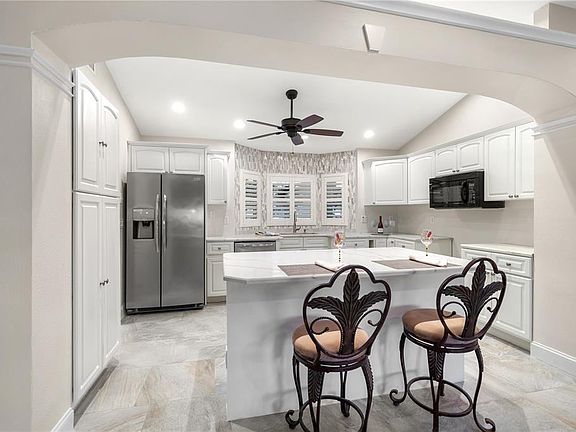 5th image of 402 Harbor View Ln