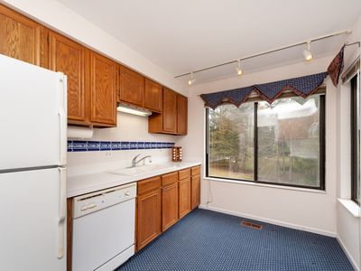291 Deer Trail Ct APT A, Barrington, IL, 60010