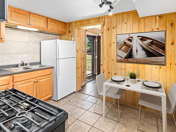 4th image of 1250 S Saint Vrain Ave #14