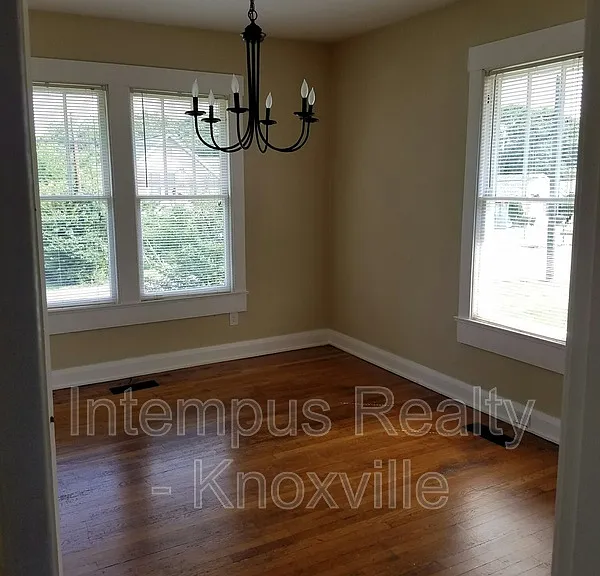 1900 Nickerson Ave — Photo 6
