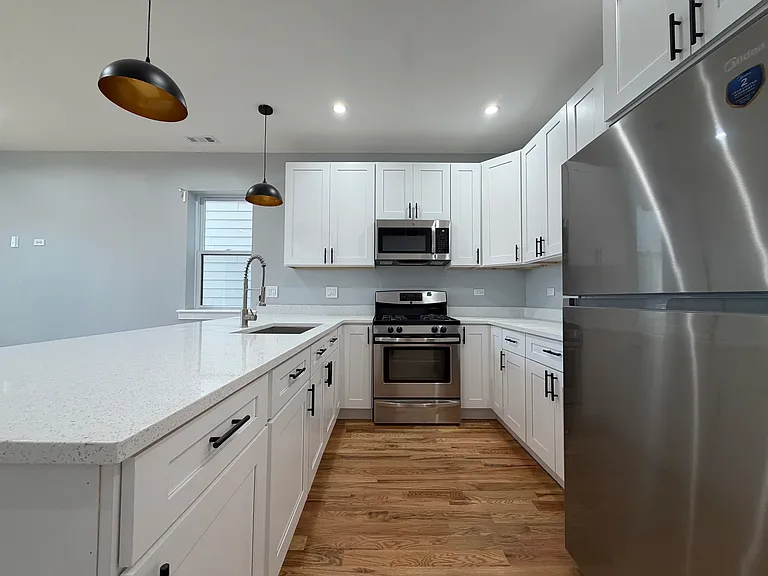2416 W Gladys Ave #2 — Photo 4