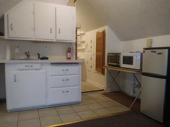 2nd image of 543 Broad St #C