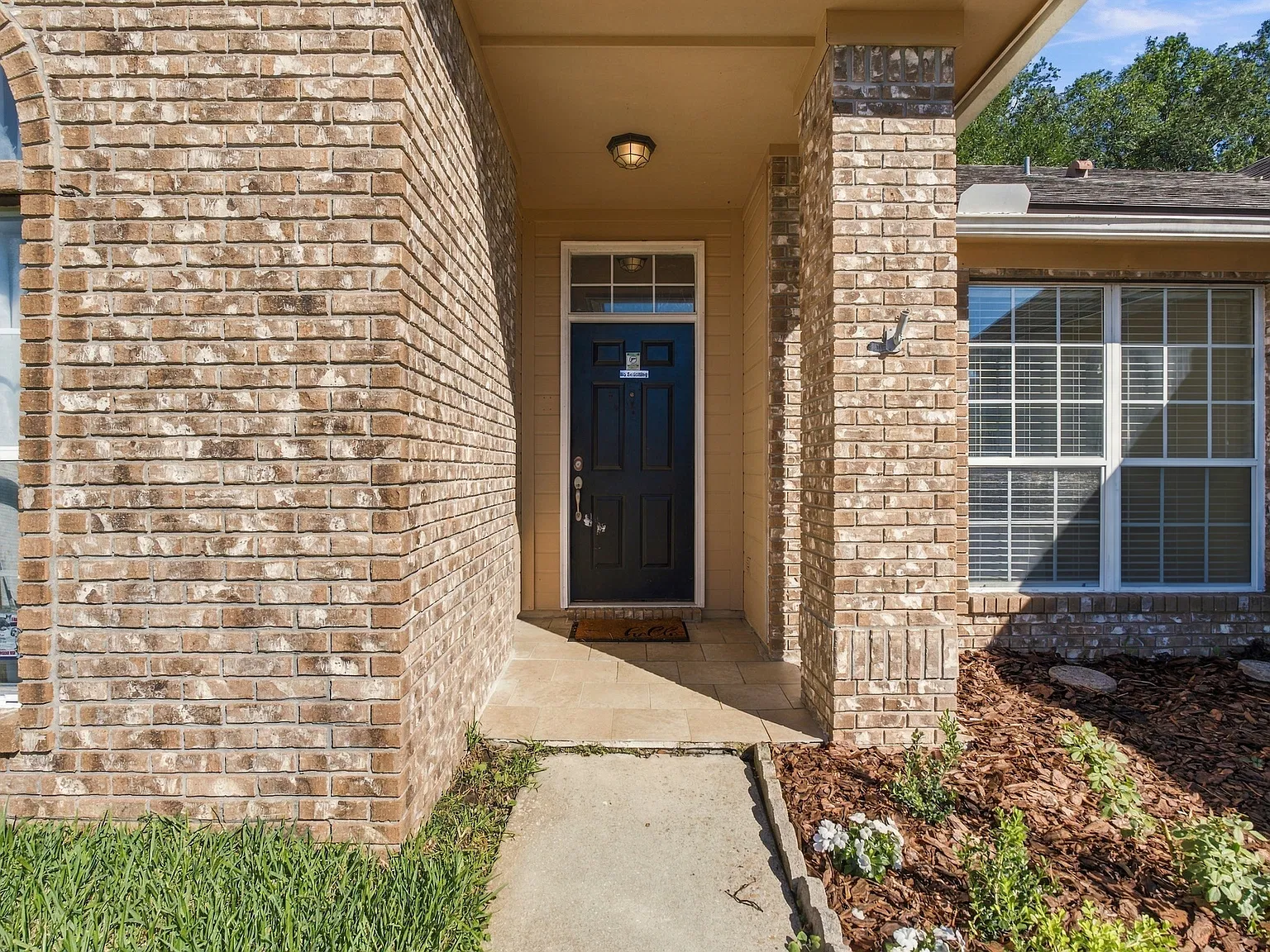 4 bed, 2099 sqft, $4,200 — Photo 4