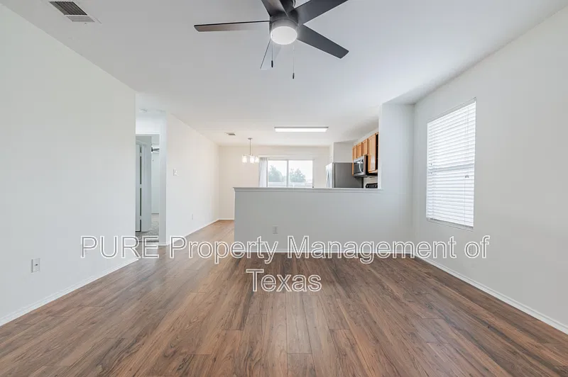 3 bed, 2.0 bath, 1200 sqft, $1,695 — Photo 3