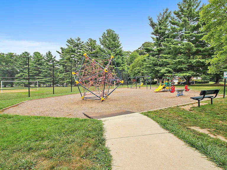 8703 Bradmoor Dr — Photo 54