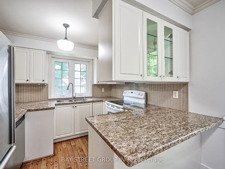35 Camwood Cres — Photo 13