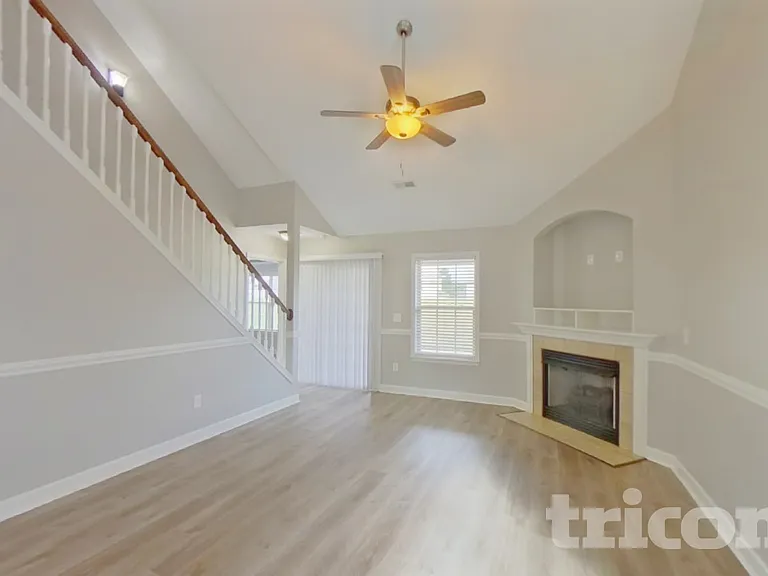 213 Dellwood Dr — Photo 2