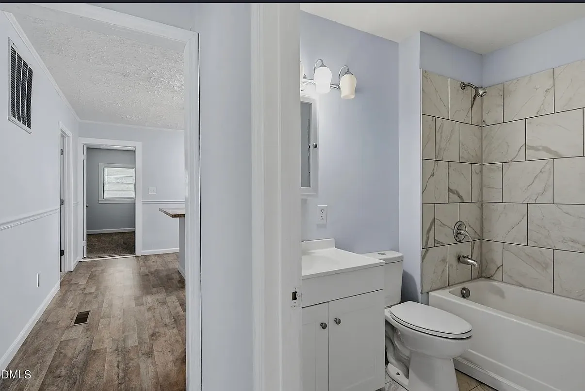 3 bed, 1080 sqft, $1,300 — Photo 4
