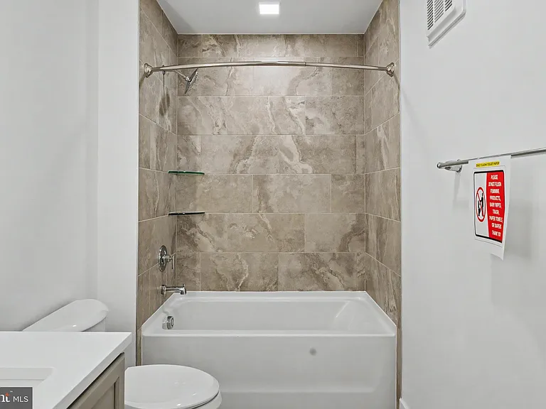 701 N Henry St #306 — Photo 44