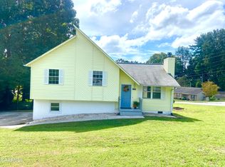 301 Red Fox Ln, Clinton, TN 37716