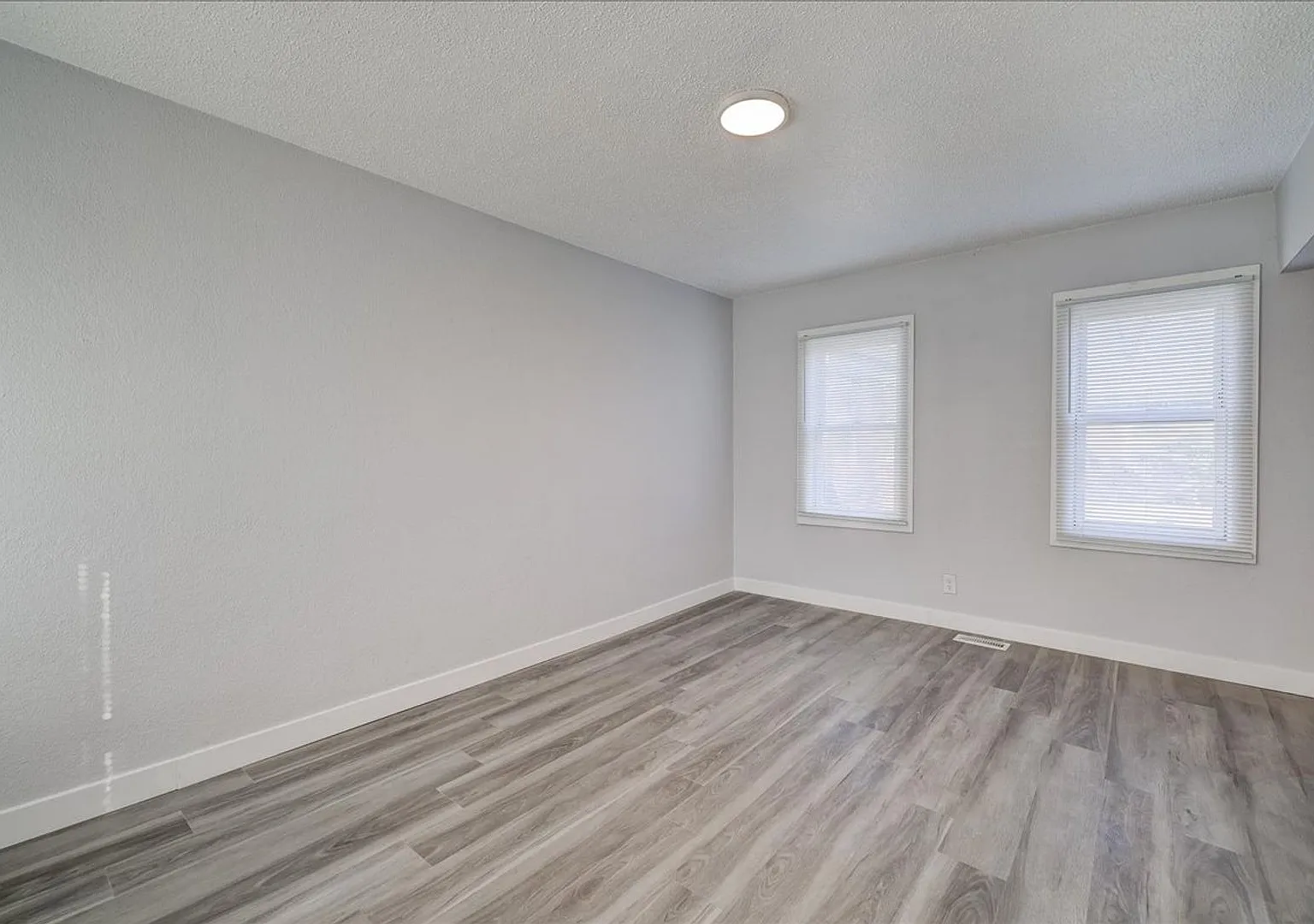 125 NW Aurora Avenue — Photo 4