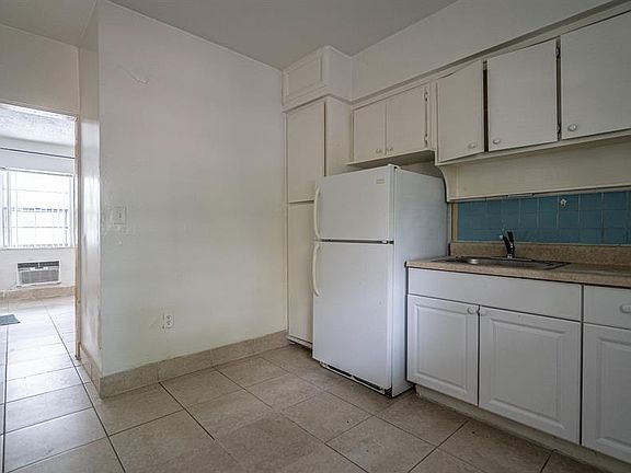 5th image of 1150 71st St Unit 3-1150-03