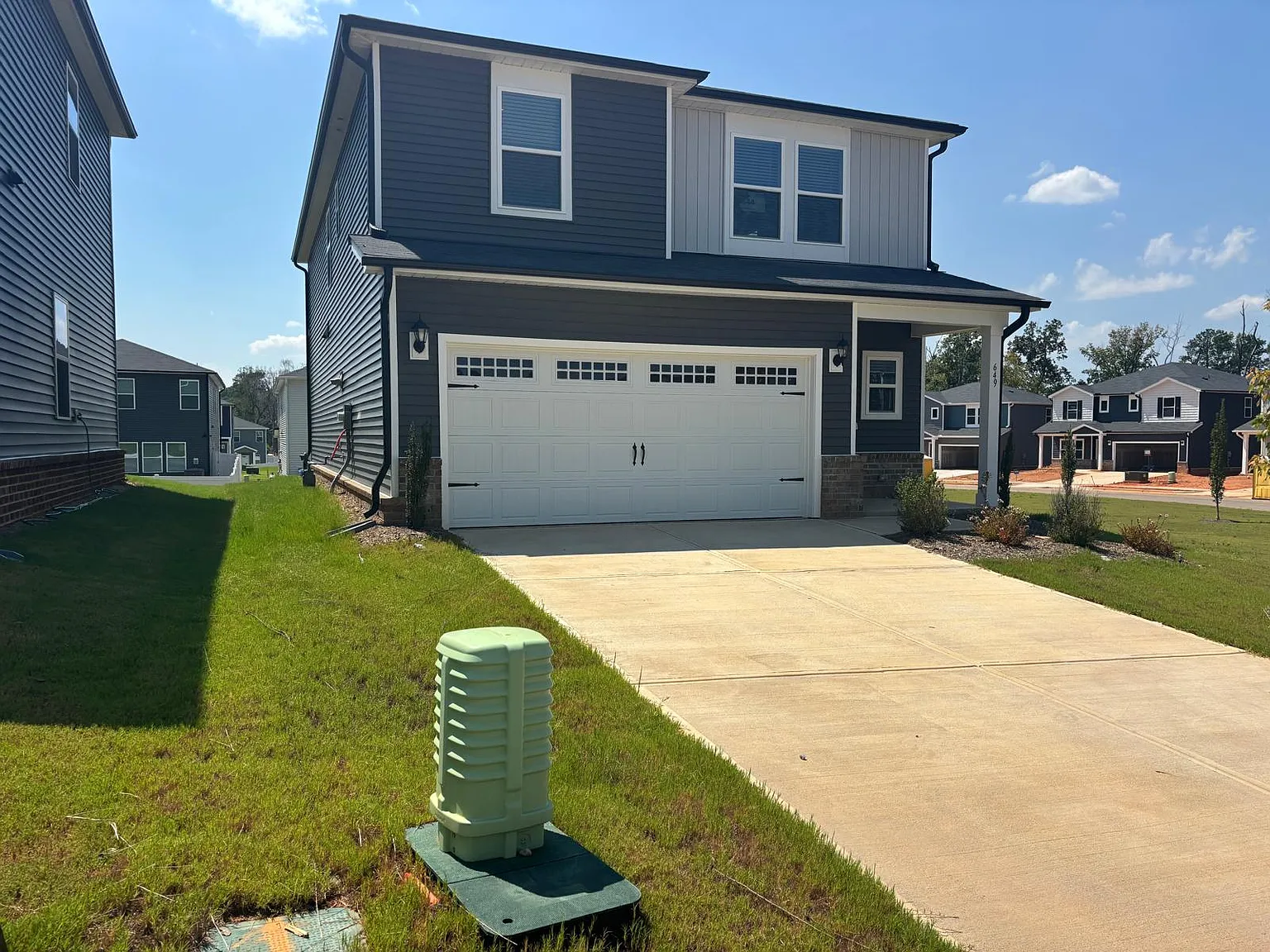5 bed, 2352 sqft, $2,400 — Photo 4