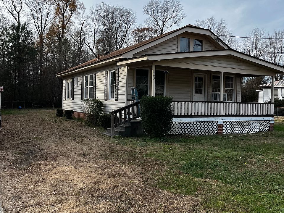 3 bedroom, 1 bath home. Large spacious yard. Trash pickup twice a week