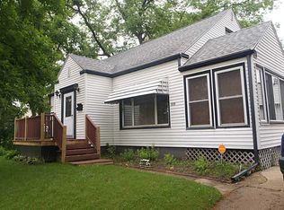 1528 Center Point Rd NE, Cedar Rapids, IA 52402