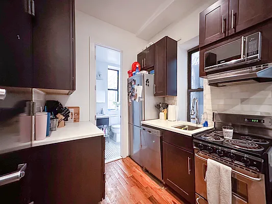 Rented by Voro, LLC | media 4