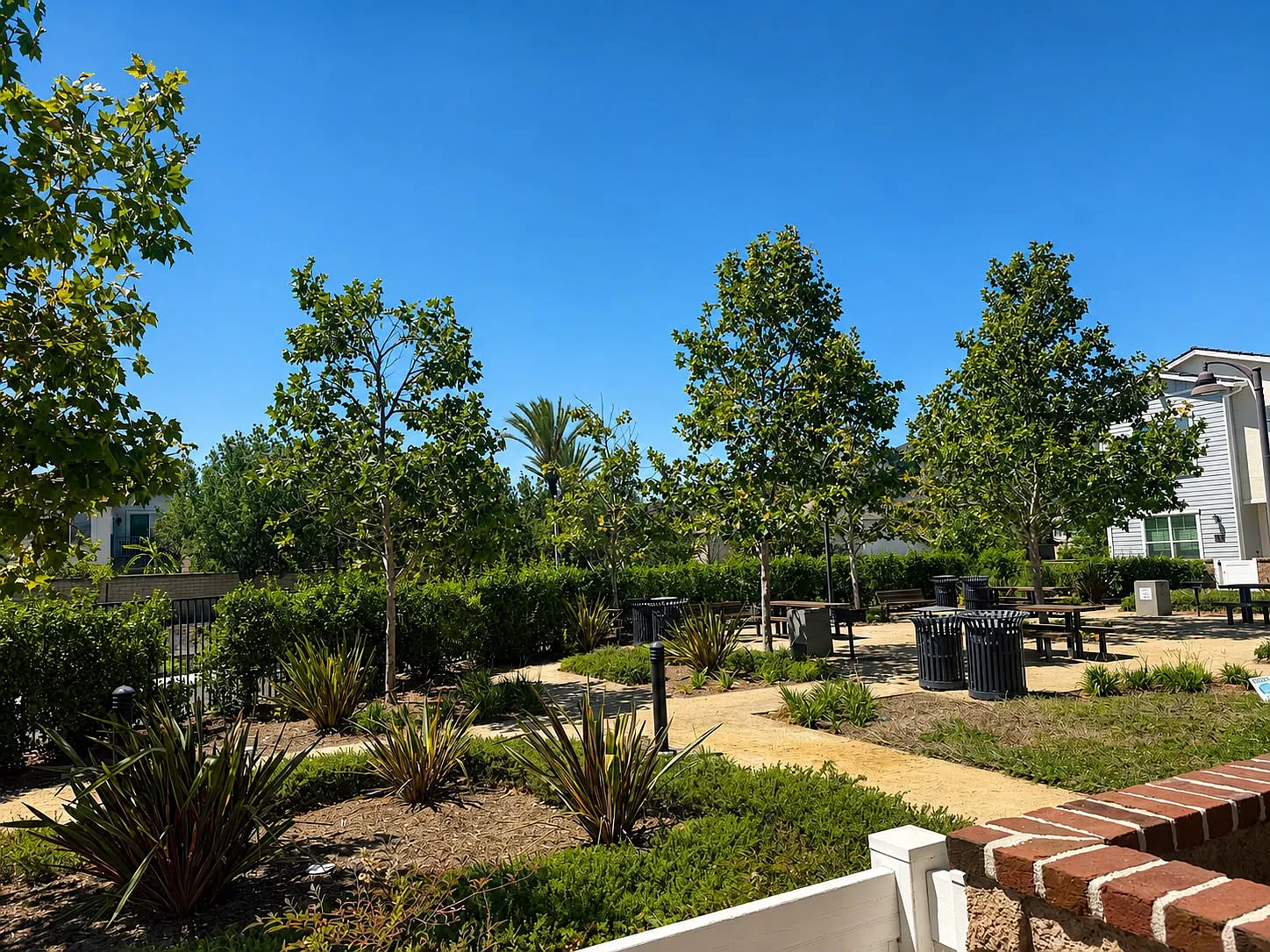 4 bed, 2.5 bath, 2214 sqft, $4,700 — Photo 4