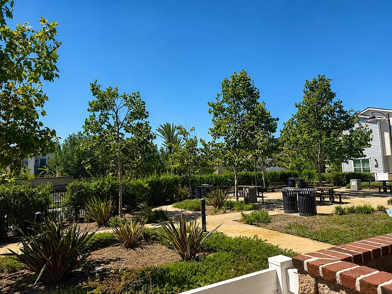 140 Farmhouse Dr #4 — Photo 4