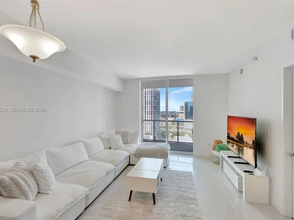 185 SW 7th St APT 2303, Miami, FL 33130