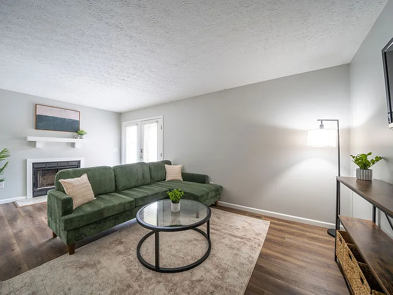 3085-3194 Griggsview Court — Photo 2