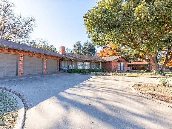 2nd image of 1806 Country Club Dr