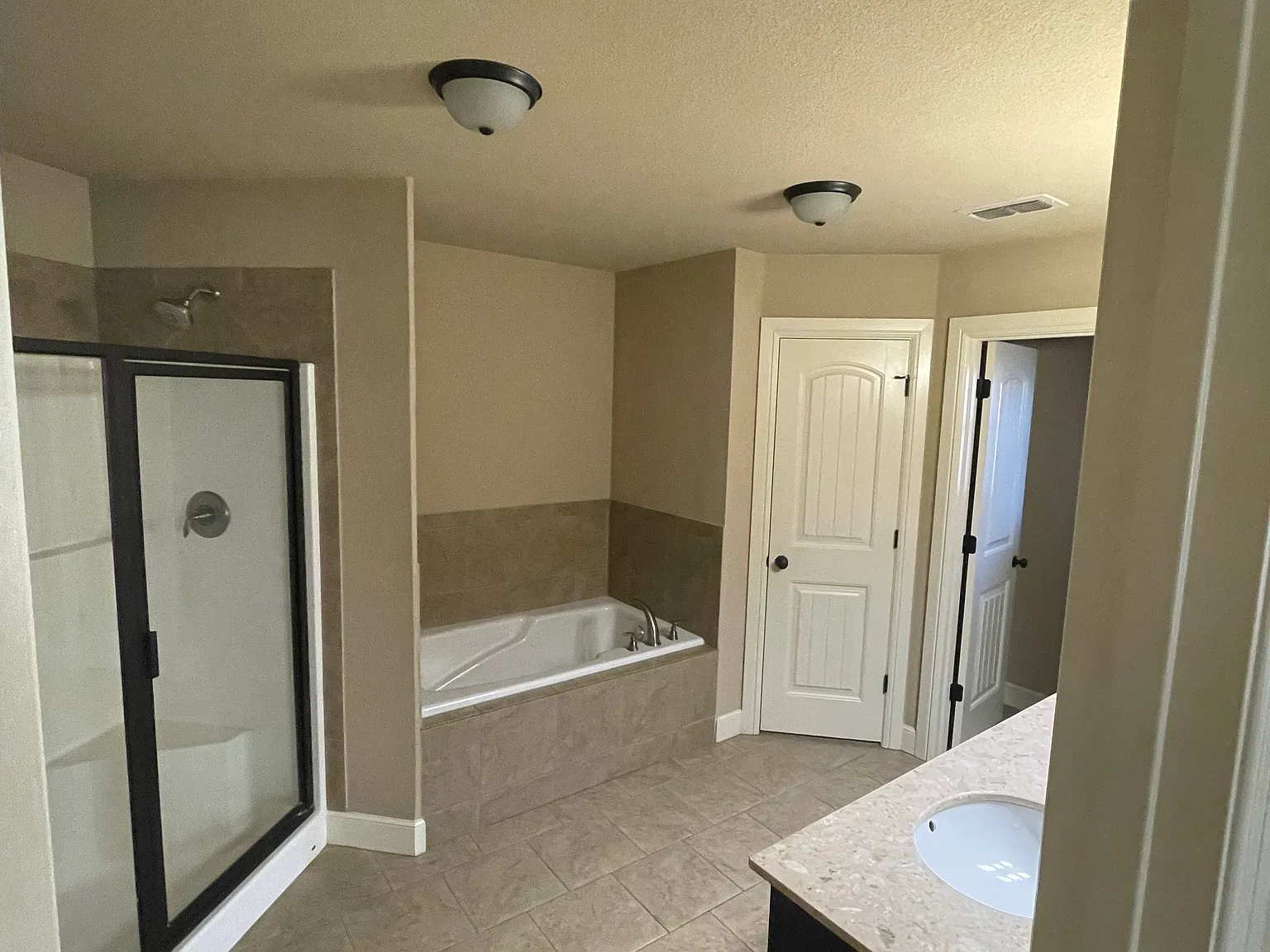 4 bed, 1726 sqft, $2,800 — Photo 2