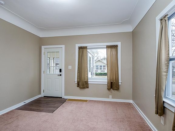 Front Entrance/Living Area