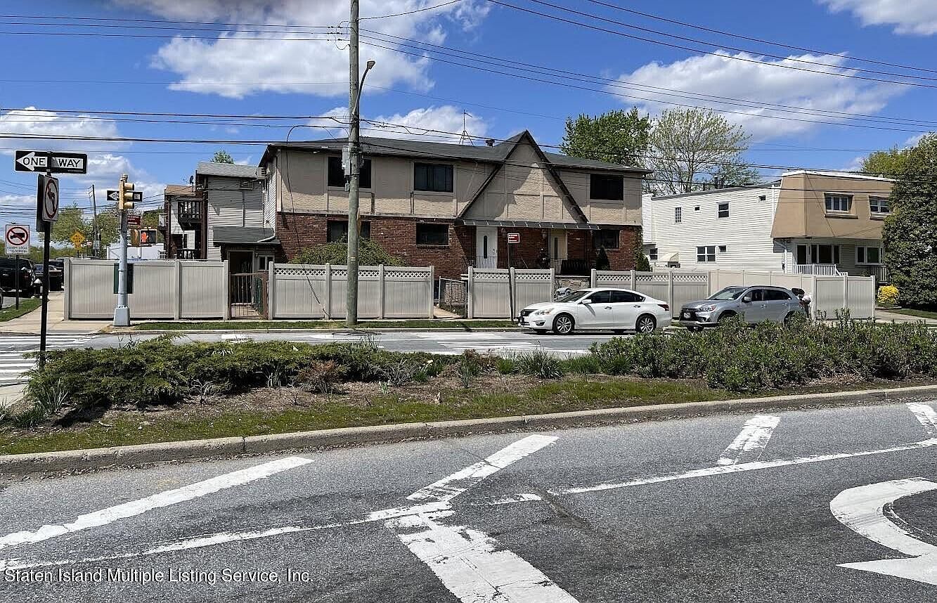 185 Lamberts Ln, Staten Island, NY 10314 MLS 2400540 Zillow