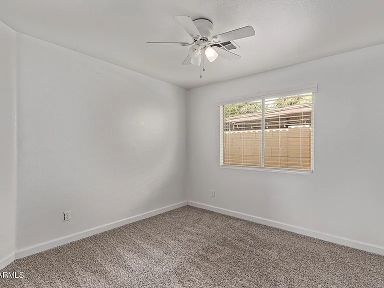 1077 W Laurel Ave — Photo 24