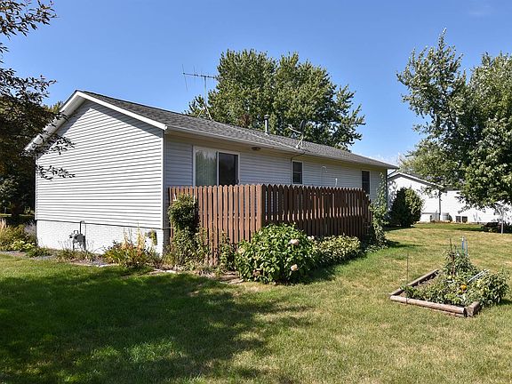 3rd image of 301 Hampton Dr