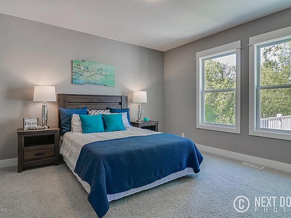 5th image of 575 Riverbank Cir