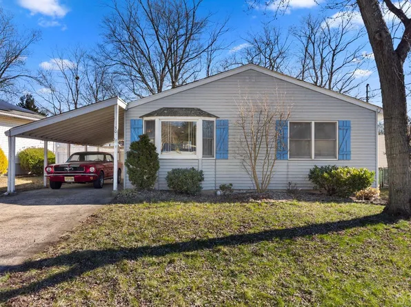 30 Hemlock Dr, Parlin, NJ 08859