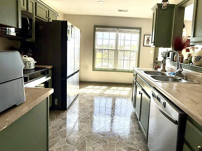 110 Cherry Grove Dr — Photo 7
