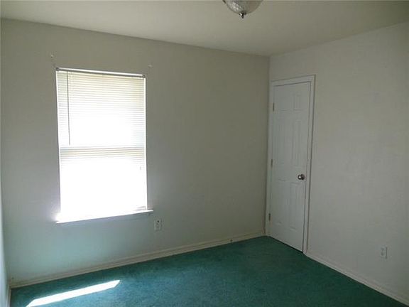 4th image of 917 Kingsway Dr E