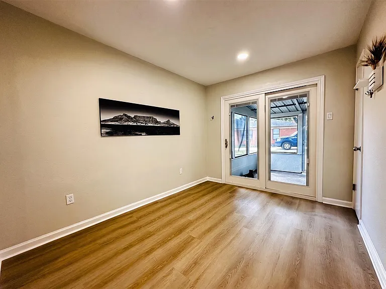 9332 Derrik Dr — Photo 7