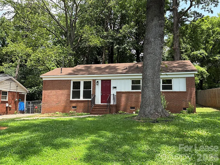 2627 Dora Dr — Photo 5
