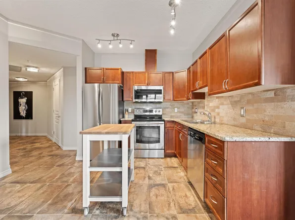 10319 111th St NW #904, Edmonton, AB T5K 0A2