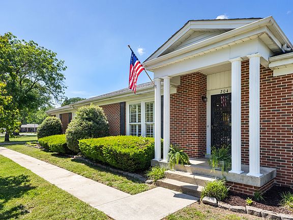 3rd image of 204 Woods Cir