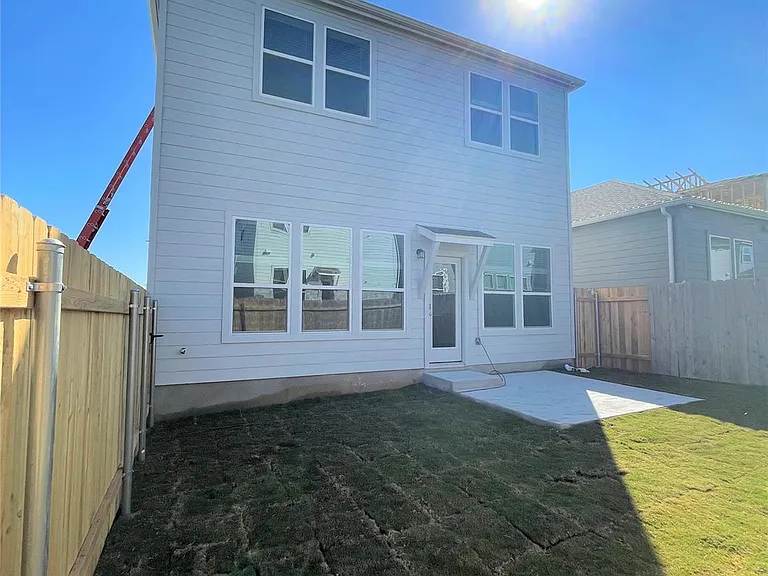 15110 Forum Ave — Photo 29