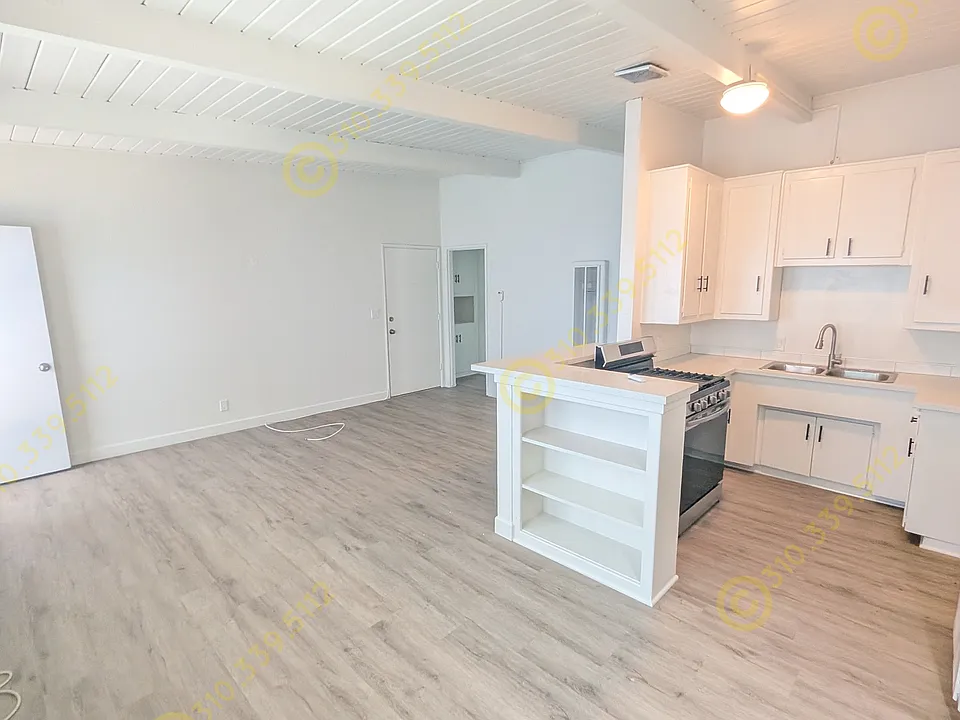 1221 Granville Ave #7