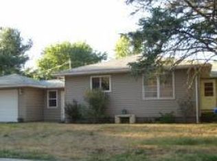 809 S Division St, Mahomet, IL 61853