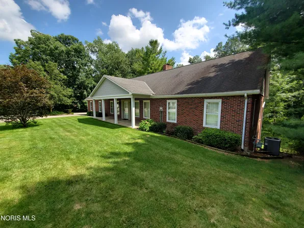 1040 Edgewood Dr, Upper Sandusky, OH 43351