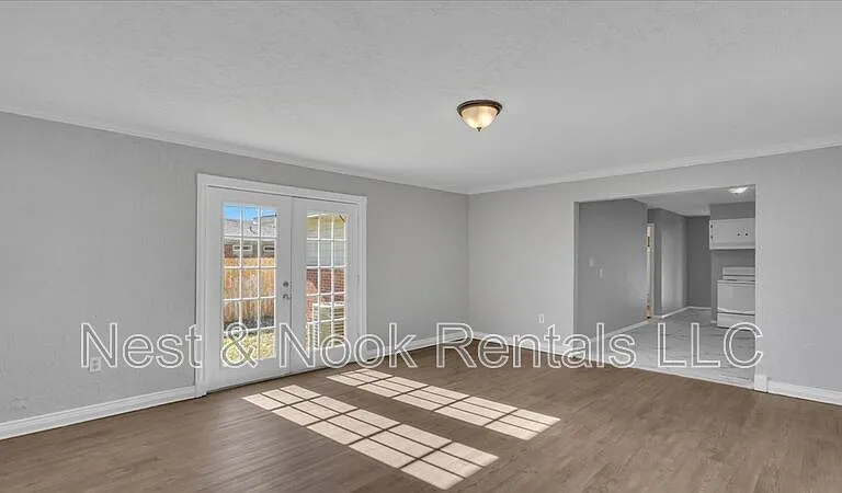 2923 S Irvington Ave — Photo 9