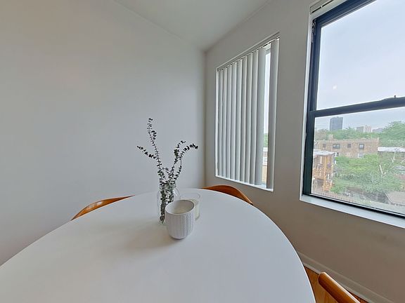 5th image of 1433 W Balmoral Ave #1435-3N