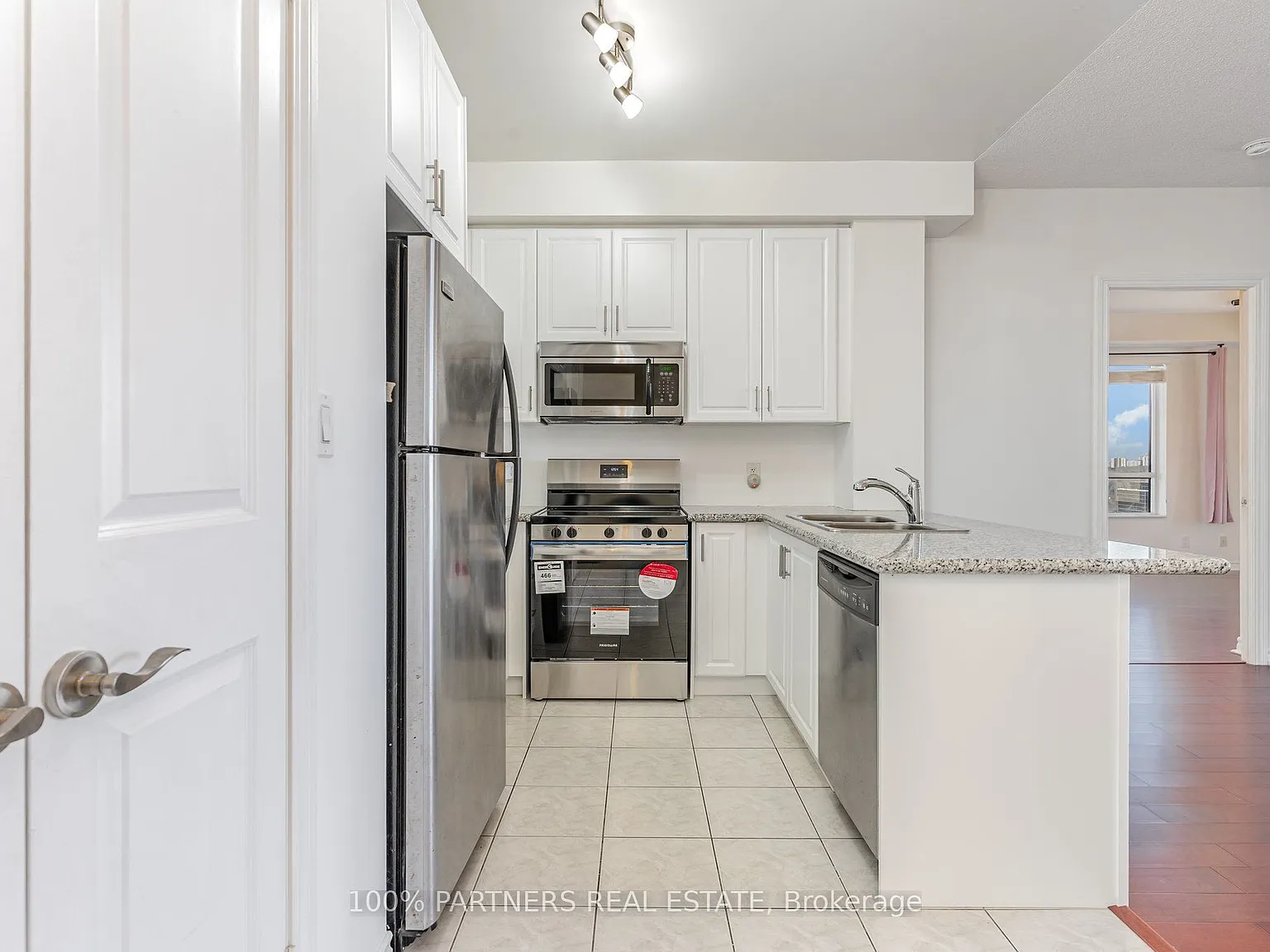 The Rosewood Condos — Photo 4
