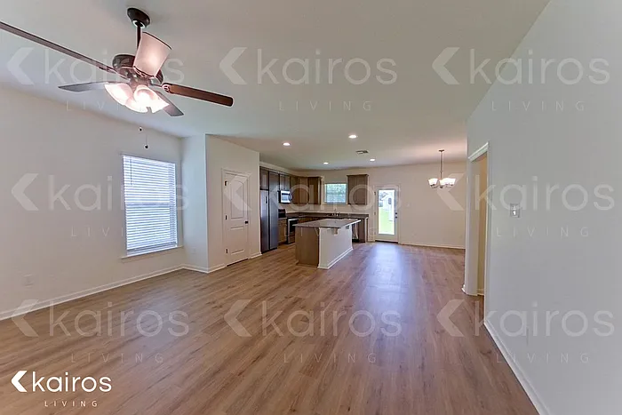 115 Teddy Ln — Photo 2