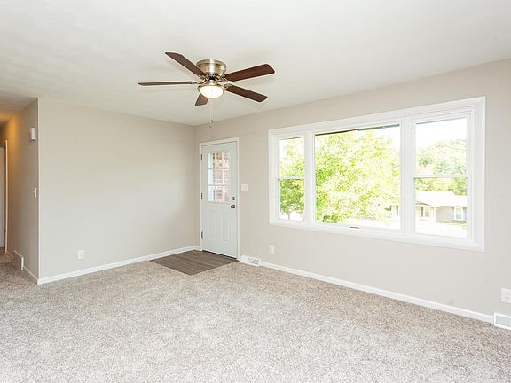 3rd image of 49 Tower View Dr