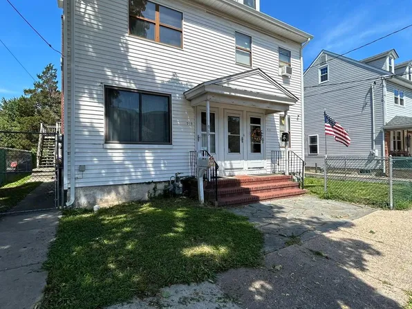 921 Wood St, Bristol, PA 19007